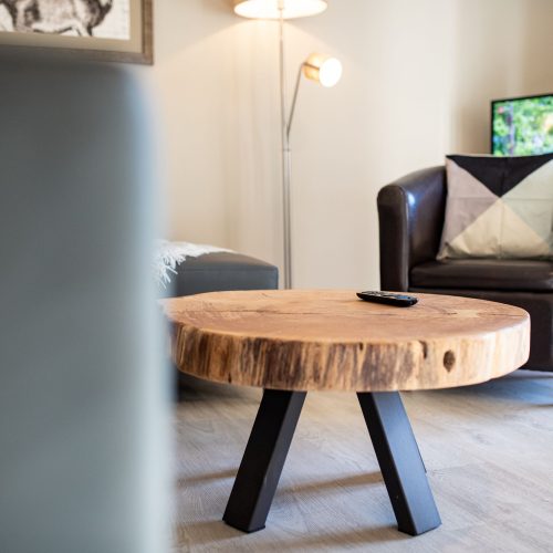 Couchtisch im Wohnzimmer in Ferienwohnung in Garmisch-Partenkirchen