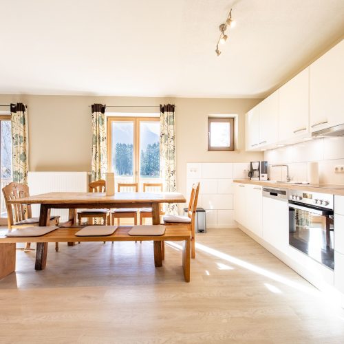 Küche mit Esszimmer in Ferienwohnung in Garmisch-Partenkirchen