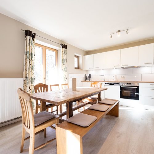 offene Küche mit Essbereich in Ferienwohnung in Garmisch-Partenkirchen