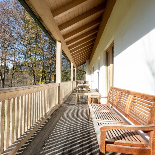 Balkon mit Sitzmöglichkeiten in Ferienwohnung in Garmisch-Partenkirchen