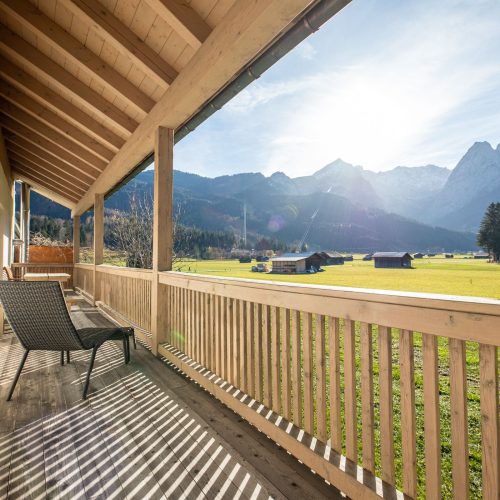 Balkon mit Aussicht in Ferienwohnung in Garmisch-Partenkirchen