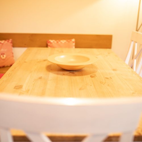 Esstisch mit Stühlen in Ferienwohnung in Garmisch-Partenkirchen