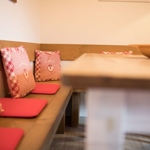 Sitzbank am Esstisch in Ferienwohnung in Garmisch-Partenkirchen