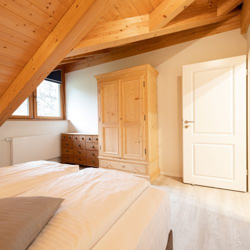 Doppelbett in Ferienwohnung in Garmisch-Partenkirchen