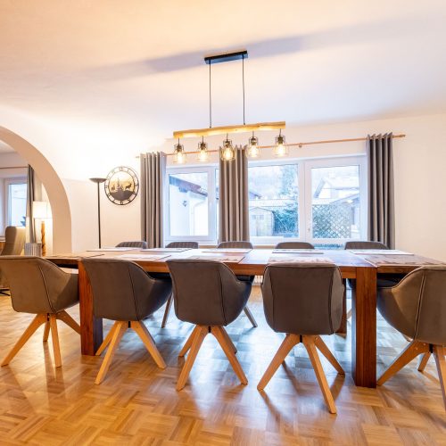 Langer Esstisch in Ferienwohnung in Garmisch-Partenkirchen