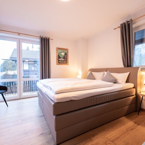 Ferienwohnung in Garmisch-Partenkirchen mit elegantem Schlafzimmer