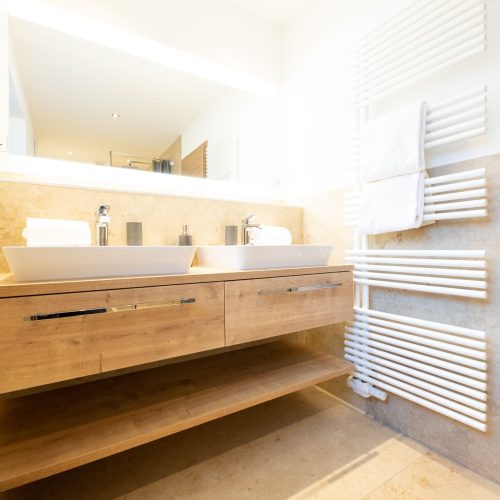 Doppeltes Waschbecken in Ferienwohnung in Garmisch-Partenkirchen