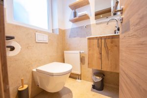 Kleines Badezimmer für Gäste Ferienwohnung in Garmisch-Partenkirchen