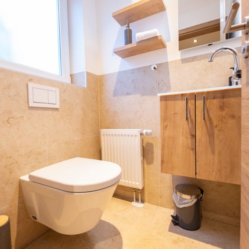 Kleines Badezimmer für Gäste Ferienwohnung in Garmisch-Partenkirchen