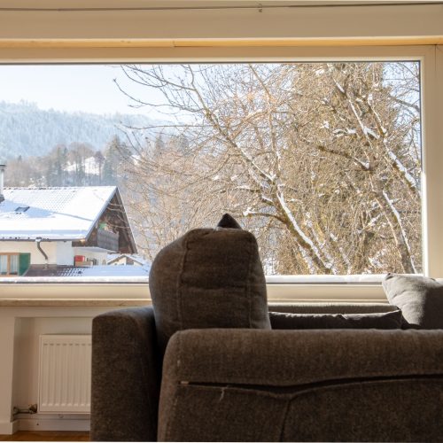 großes Fenster in Ferienwohnung in Garmisch-Partenkirchen
