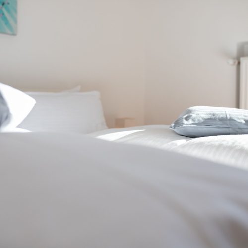 Doppelbettzimmer mit Heizung in Ferienwohnung in Garmisch-Partenkirchen