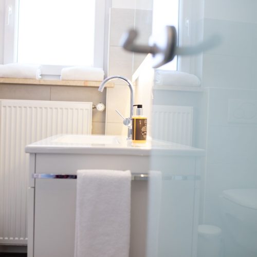 Eingang zum Badezimmer in Ferienwohnung in Garmisch-Partenkirchen