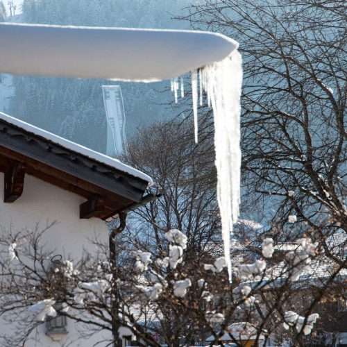 Ausblick auf die Ski Schanze im Winter in Ferienwohnung in Garmisch-Partenkirchen