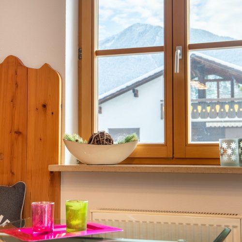 Ausblick aus dem Fenster in Ferienwohnung in Garmisch-Partenkirchen