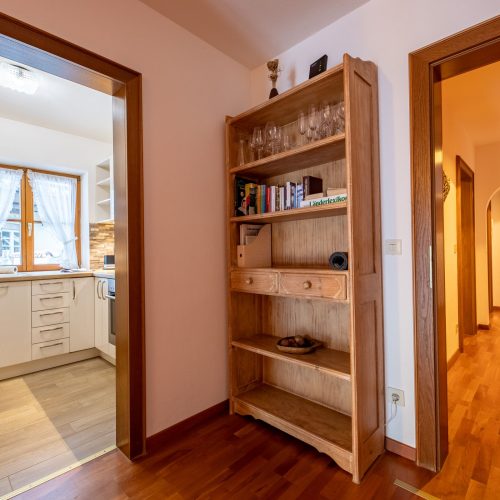 Regale und Flur in Ferienwohnung in Garmisch-Partenkirchen