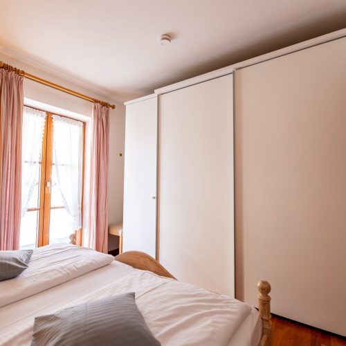 Kleiderschrank in Ferienwohnung in Garmisch-Partenkirchen