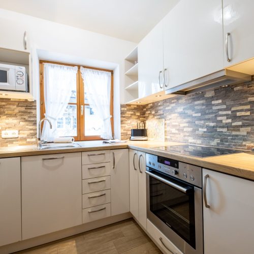 Küche mit Backofen in Ferienwohnung in Garmisch-Partenkirchen