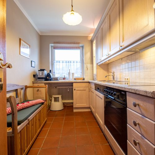Küche mit Herd in Ferienwohnung in Garmisch-Partenkirchen