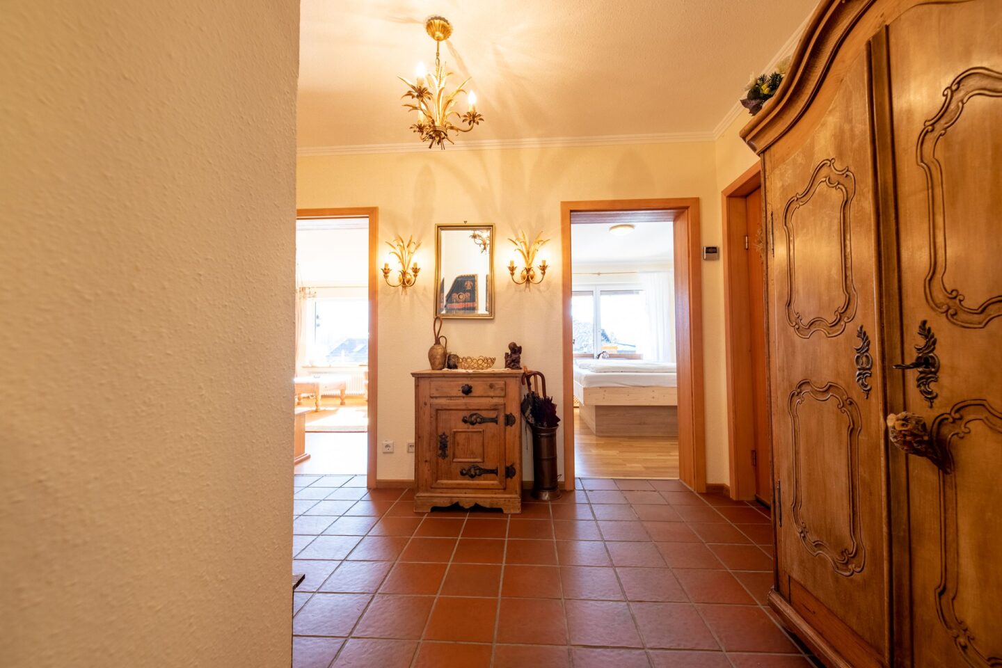 Flur mit Kleiderschrank in Ferienwohnung in Garmisch-Partenkirchen
