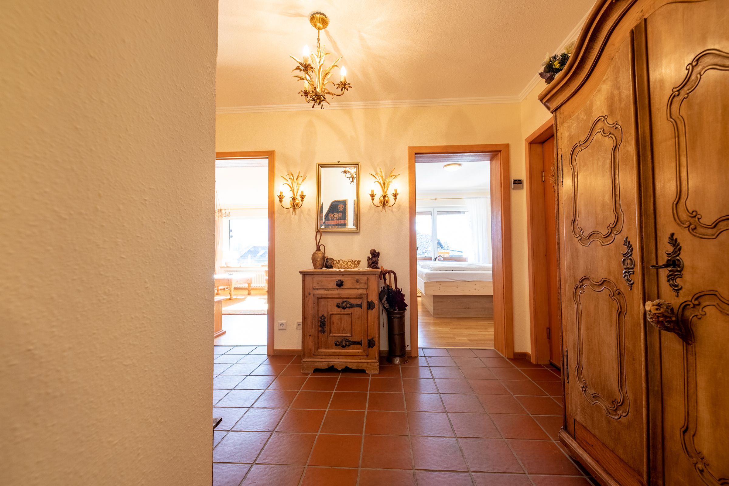 Flur mit Kleiderschrank in Ferienwohnung in Garmisch-Partenkirchen