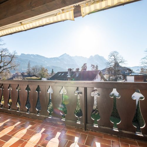 Balkon mit Überdachung in Ferienwohnung in Garmisch-Partenkirchen