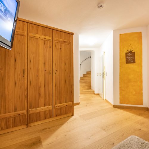 Flur mit Treppe in Ferienwohnung in Garmisch-Partenkirchen