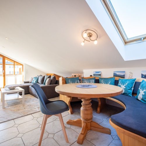 Ferienwohnung in Garmisch-Partenkirchen mit modernem Wohnzimmer