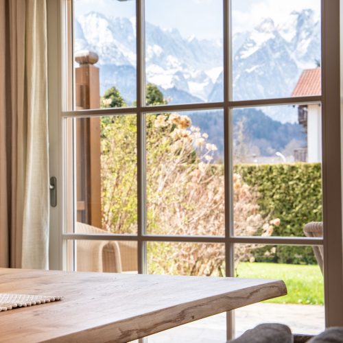 Große Fenster in Ferienwohnung in Garmisch-Partenkirchen