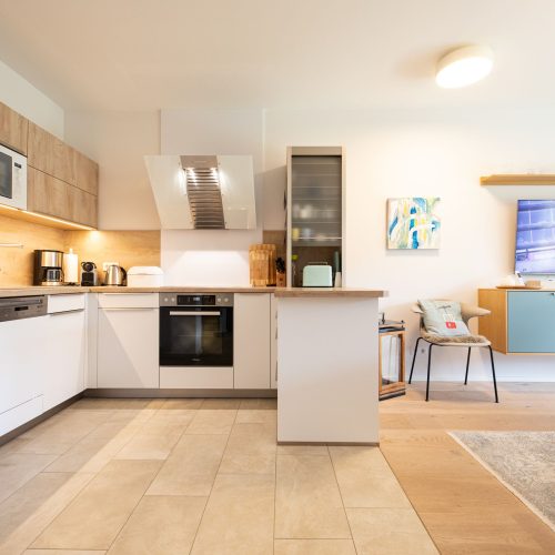 Küche und Wohnbereich in Ferienwohnung in Garmisch-Partenkirchen