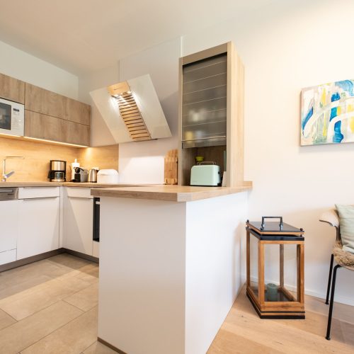 Moderne Küche in U-Form in Ferienwohnung in Garmisch-Partenkirchen