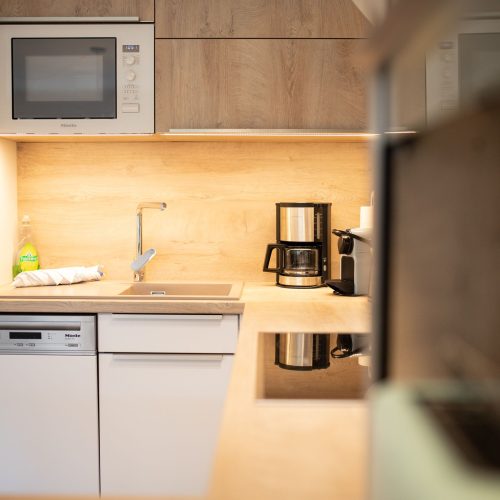 Küche im Holzdesign in Ferienwohnung in Garmisch-Partenkirchen