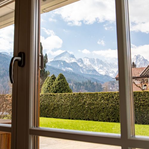 Fensterblick aus Ferienwohnung in Garmisch-Partenkirchen
