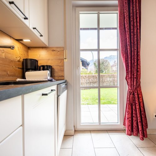 Küche und Terrasse in Ferienwohnung in Garmisch-Partenkirchen
