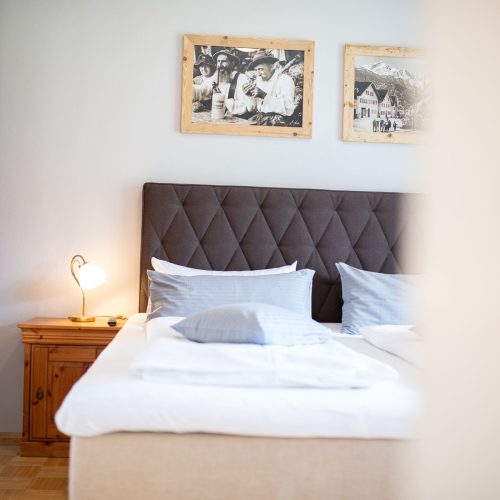 Doppelbett in Ferienwohnung in Garmisch-Partenkirchen