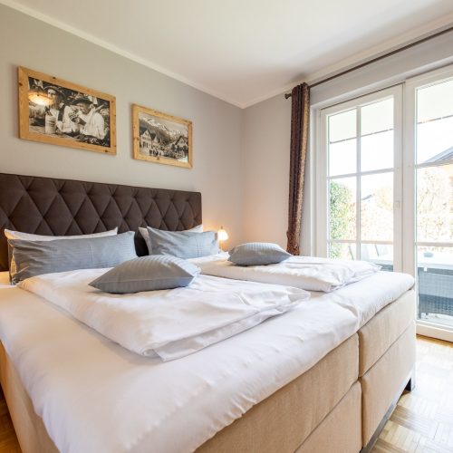 Schlafzimmer mit Terrasse in Ferienwohnung in Garmisch-Partenkirchen