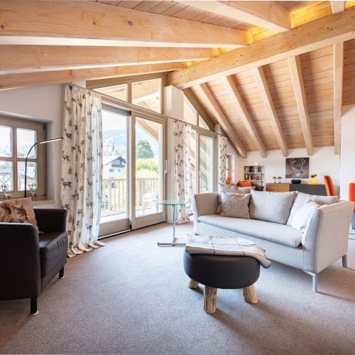 Ferienwohnung in Garmisch-Partenkirchen mit rustikaler Einrichtung