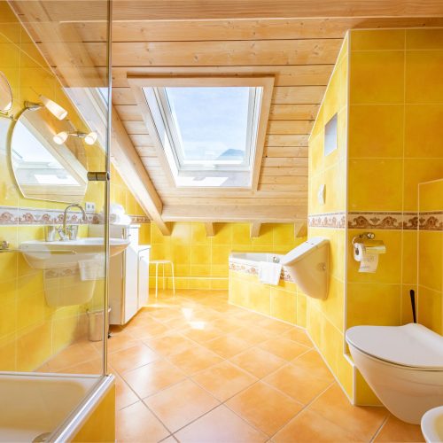 Helles Badezimmer in Ferienwohnung in Garmisch-Partenkirchen