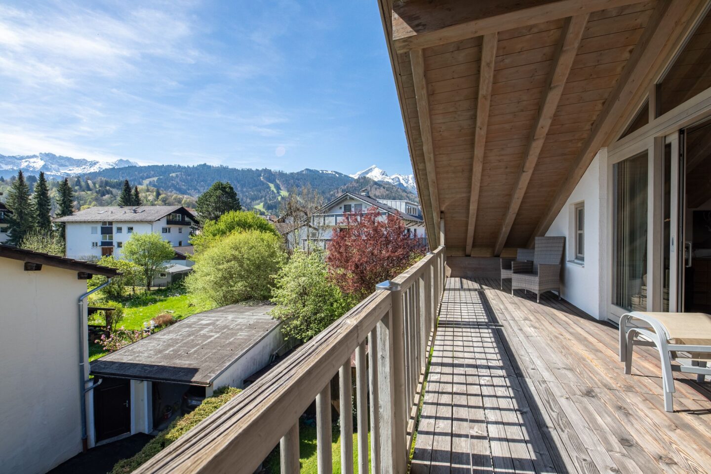 Ferienwohnung in Garmisch-Partenkirchen mit rustikalem Mobiliar