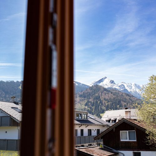 Weiter Blick auf die Berge von Ferienwohnung in Garmisch-Partenkirchen