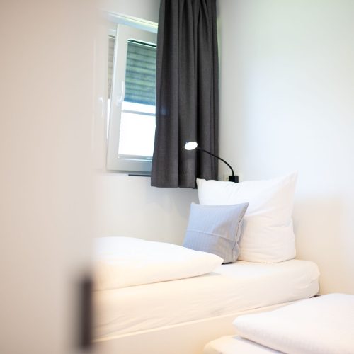 Ferienwohnung in Garmisch-Partenkirchen mit hellem Schlafzimmer