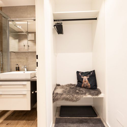 Bad mit Garderobe in Ferienwohnung in Garmisch-Partenkirchen