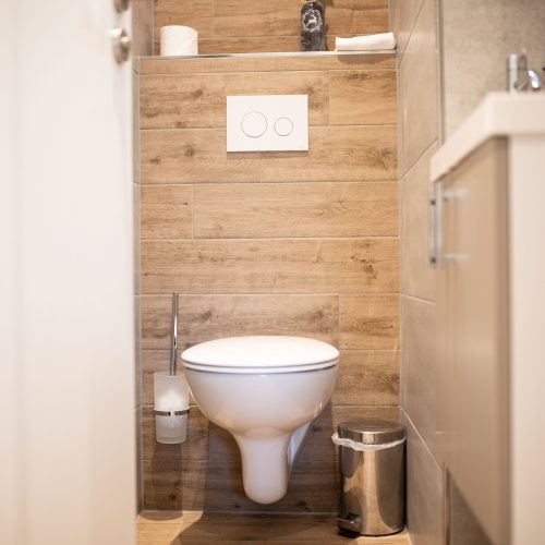 Moderne Gästetoilette in Ferienwohnung in Garmisch-Partenkirchen