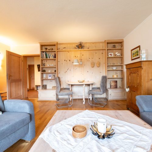 Esstisch mit Stühlen in Ferienwohnung in Garmisch-Partenkirchen