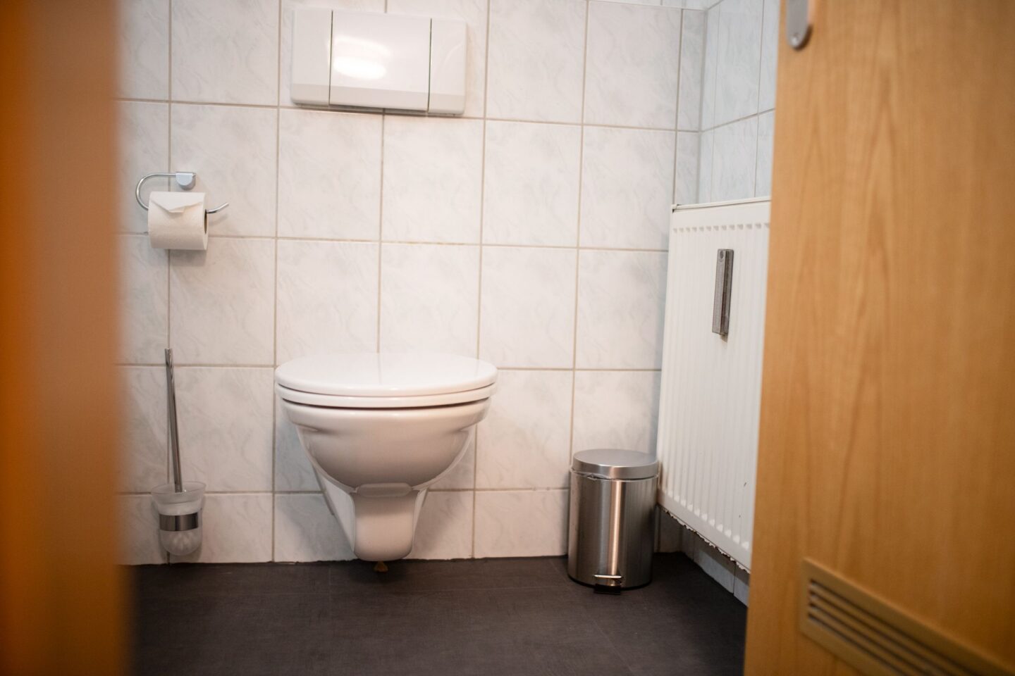 Toilette im Badezimmer in Ferienwohnung in Garmisch-Partenkirchen
