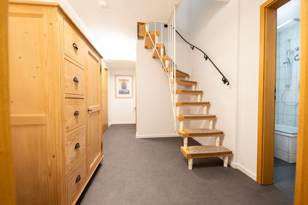 Wendeltreppe aus Holz in Ferienwohnung in Garmisch-Partenkirchen