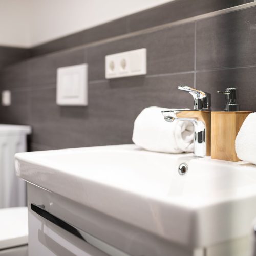 Waschbecken von vorne in Ferienwohnung in Garmisch-Partenkirchen