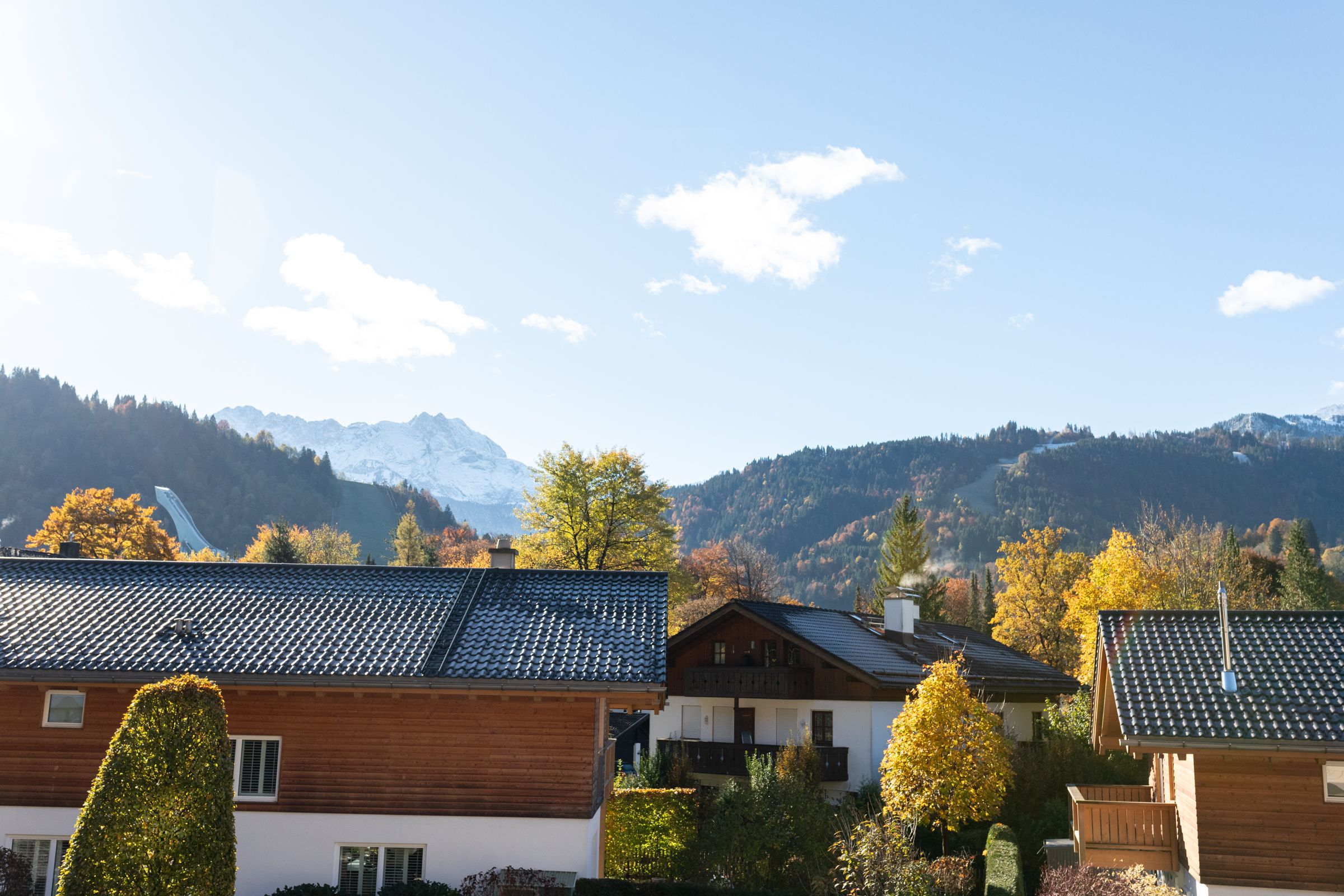Häuser und Berge in Garmisch-Partenkirchen