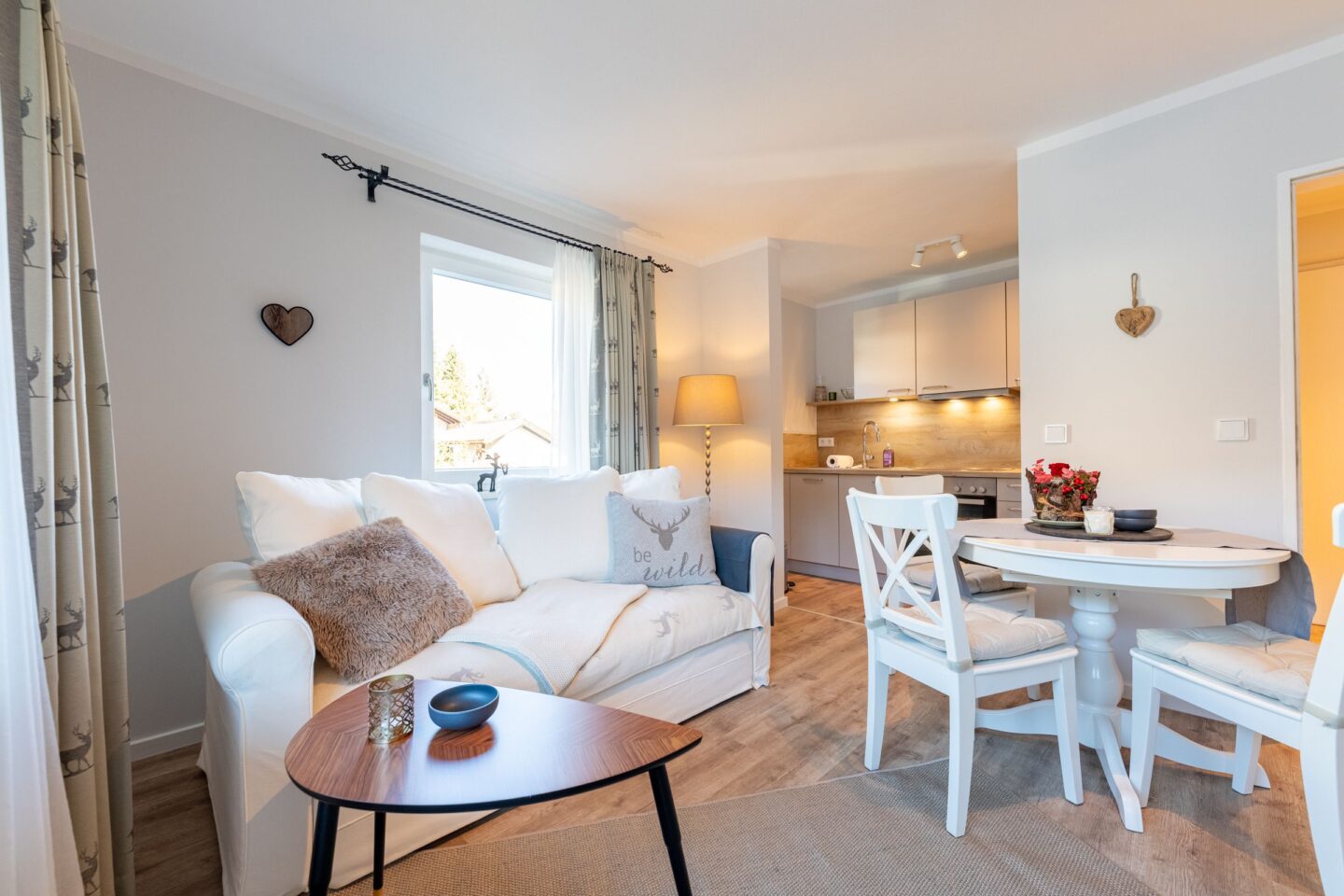 Weißes Sofa in Ferienwohnung in Garmisch-Partenkirchen