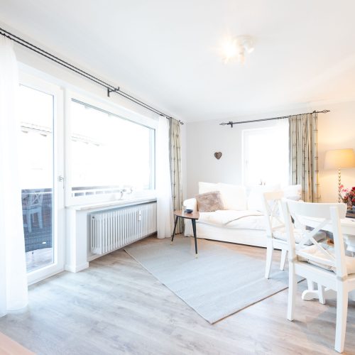 Wohnbereich mit Heizung in Ferienwohnung in Garmisch-Partenkirchen