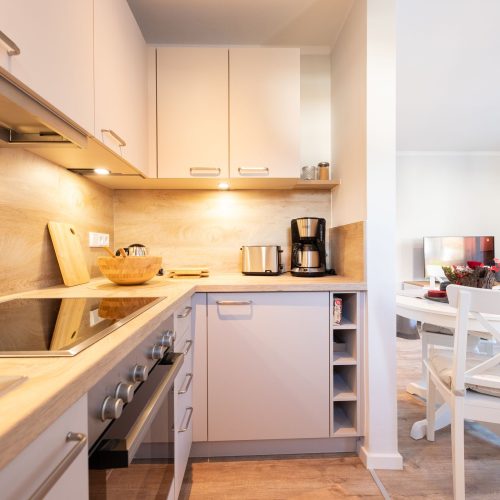 Küche und Esstisch in Ferienwohnung in Garmisch-Partenkirchen